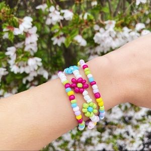 Multi Color Daisy Flower Beaded Bracelet Set
